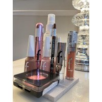 مجموعة متكاملة من منتجات التجميل من ماركة Flormar